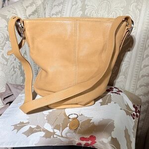 Tignanello Tan Purse Handbag Bucket Bag Crossbody Pebblegrain Leather